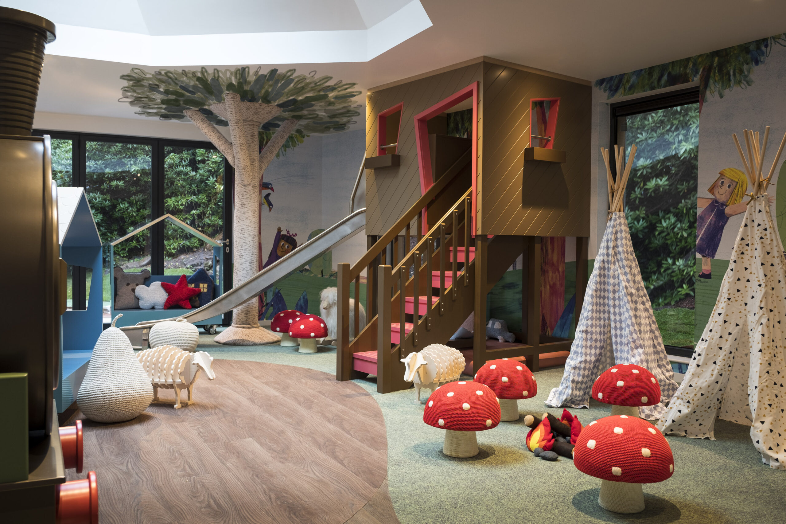 Family-Friendly Hotels: Kids Clubs & Babysitting