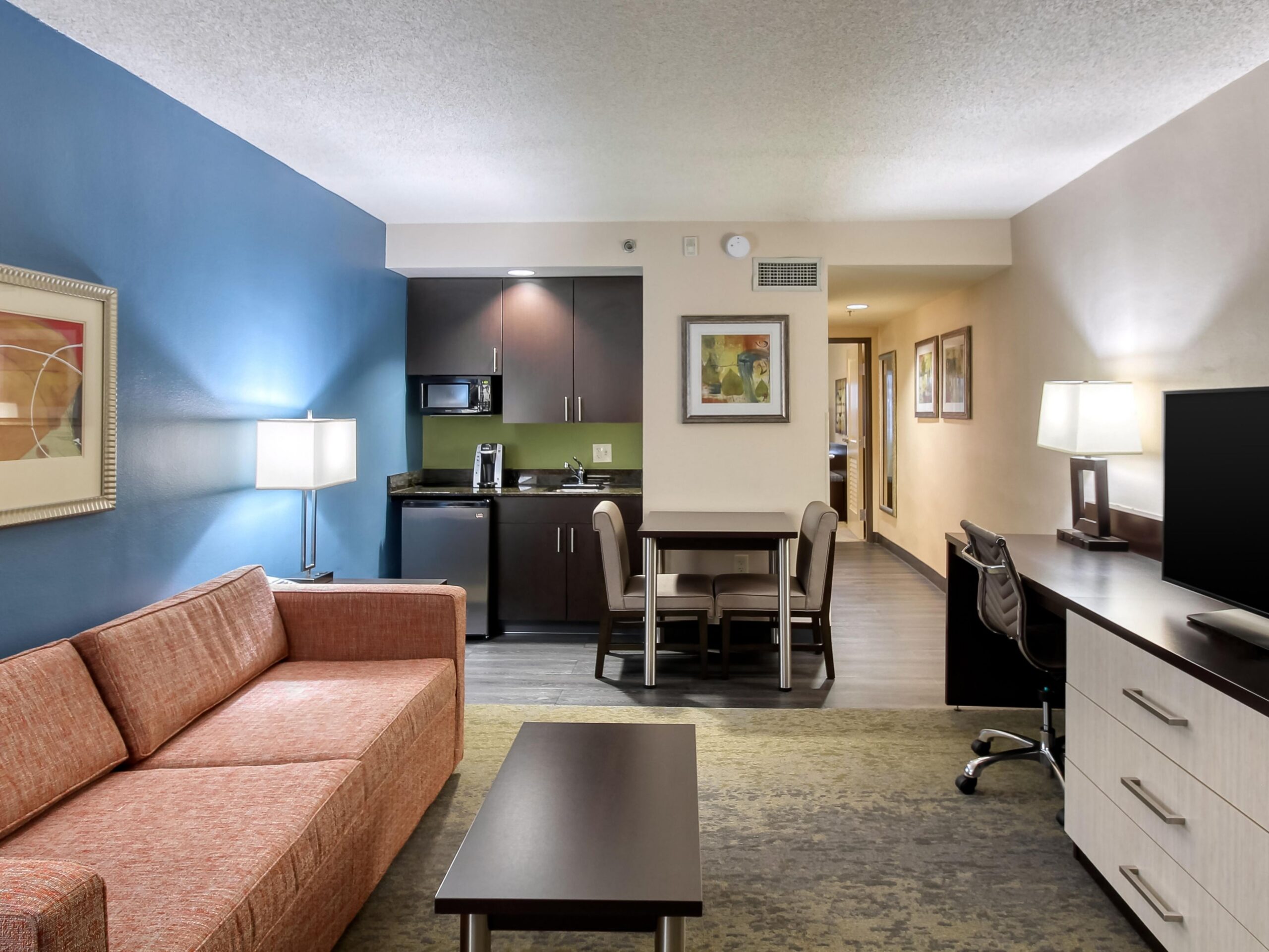Hotels With Complimentary Wi-Fi And Comfortable Workspaces